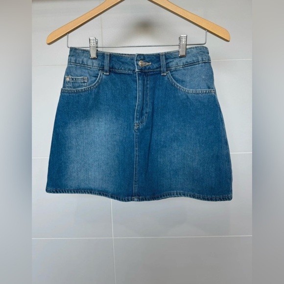 H&M Divided Blue Denim High Waisted Mini Skirt Size 6 - Picture 1 of 4